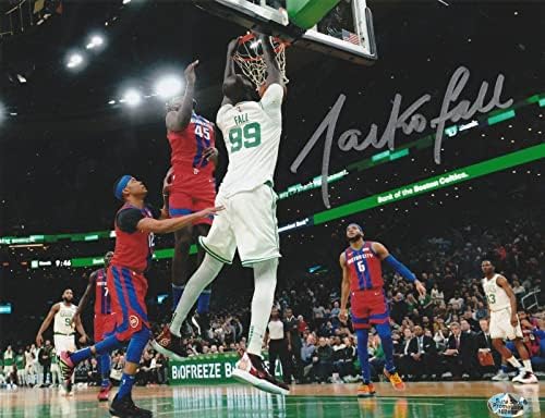 Tacko Fall Boston Celtics Action חתום 8x10 - תמונות NBA עם חתימה