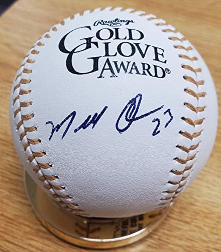 מרסל אוזונה חתם על כפפת הזהב הרשמית של רולינגס בליגת הבייסבול הבכירה עם כפפות ליגת הבייסבול